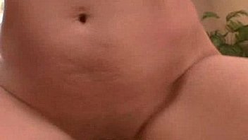 Любительское порно клипы с упитанной развратницей в отеле